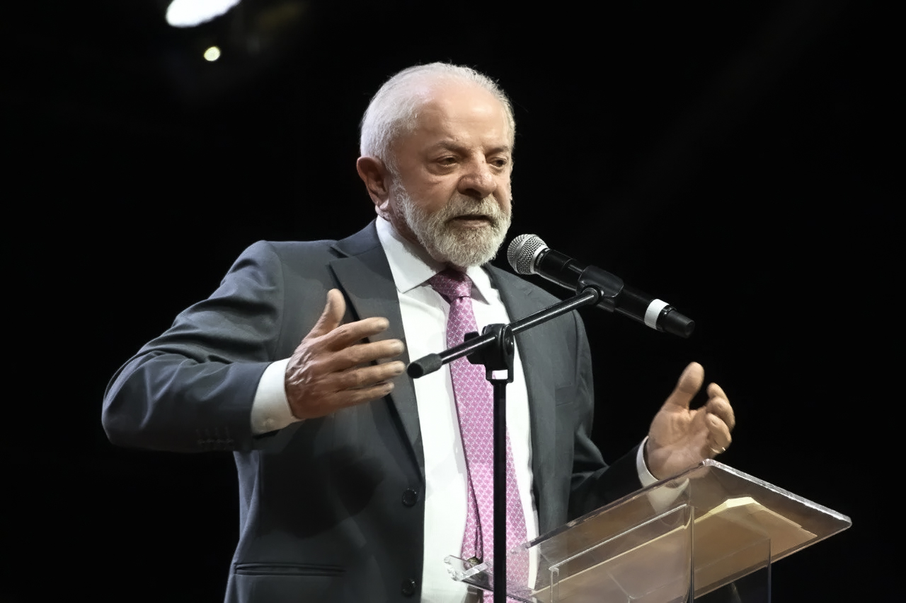 Lula envia ao Congresso proposta urgente para acabar com escala 6×1